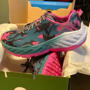Ironman Women’s HOKA Clayton 2